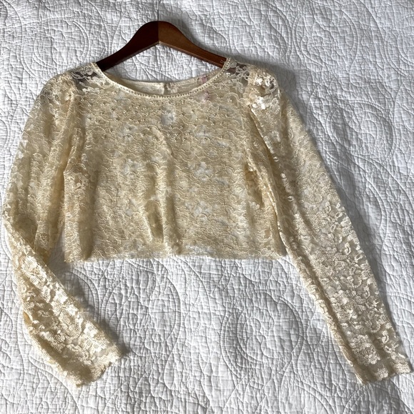 90’s VINTAGE Cropped Lace Top 🦪 - Picture 5 of 9